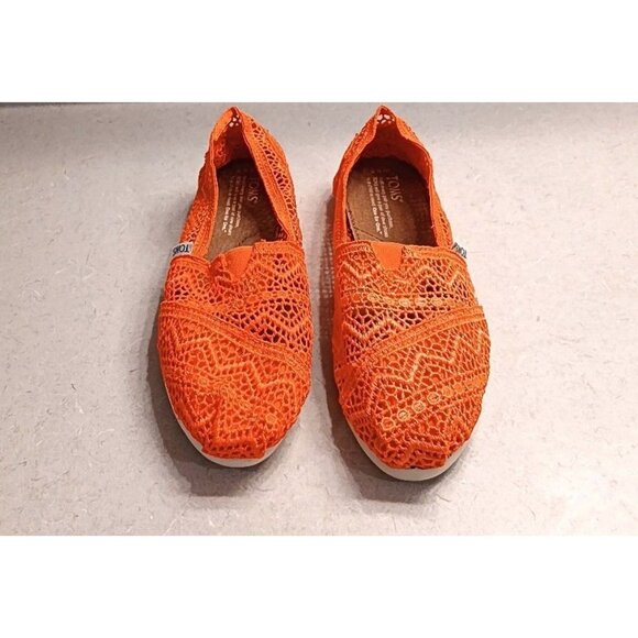 TOMS Shoes Women’s Size 6.5 Slip-On Orange Coral Crochet Lace - Picture 1 of 5